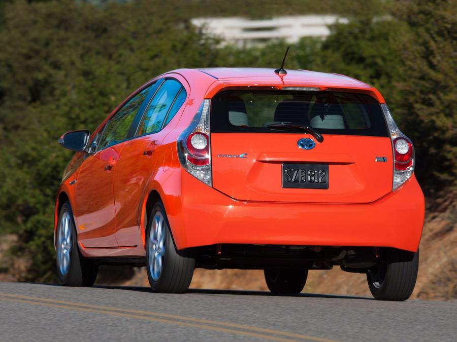  Toyota Prius C 2012 года  (фото 6 из 87)